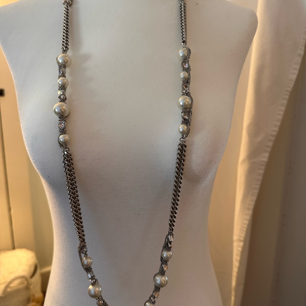Elegant Silver and Pearl Necklace